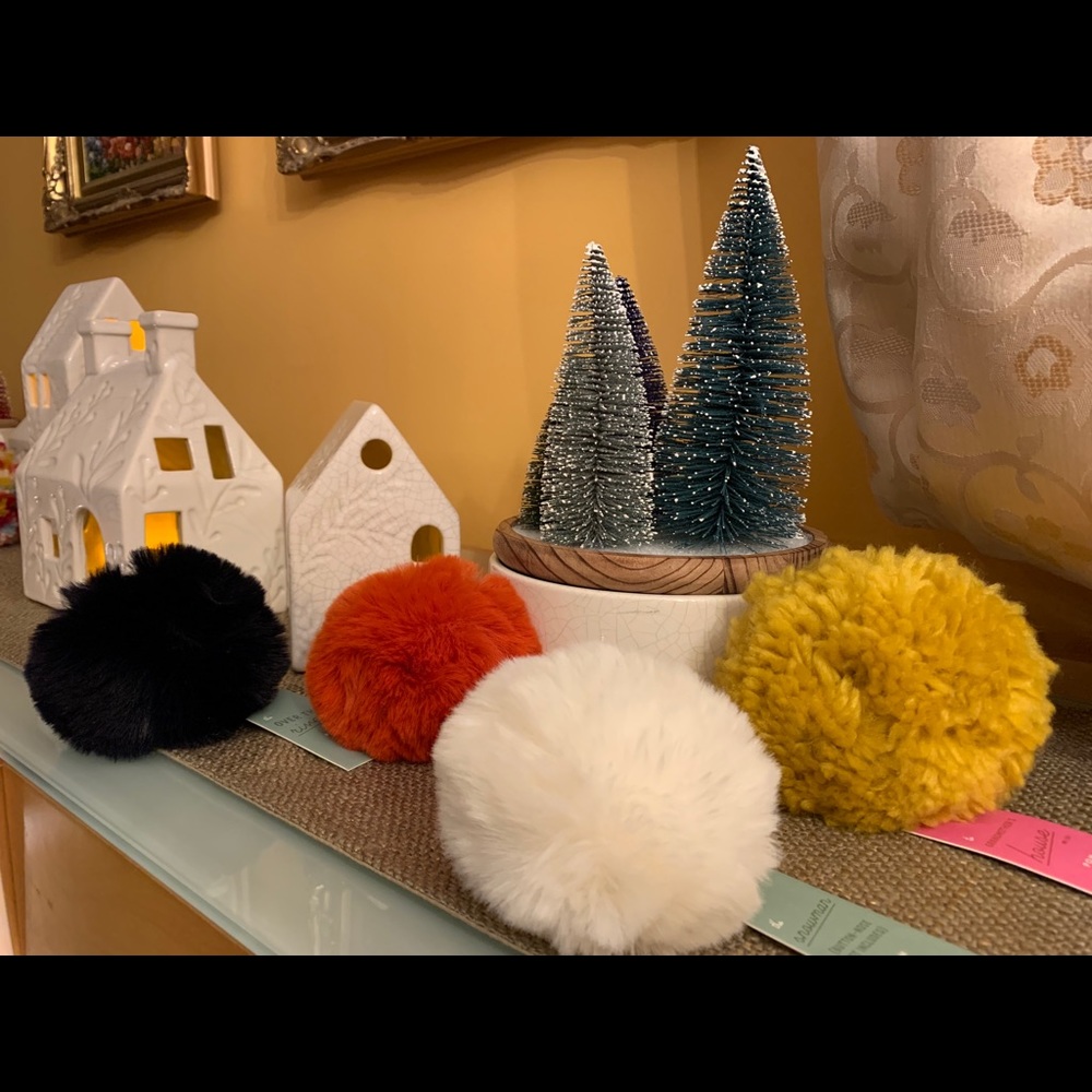 Anthropologie Pick a Pom Topper